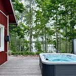 빌라 Elegant Lakeside House With Sauna & Jacuzzi Lohja
