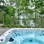 Elegant Lakeside House With Sauna & Jacuzzi 빌라 Lohja