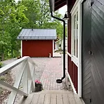 Elegant Lakeside House With Sauna & Jacuzzi Lohja