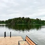 فيلة Elegant Lakeside House With Sauna & Jacuzzi