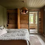 빌라 Elegant Lakeside House With Sauna & Jacuzzi Lohja