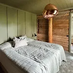 빌라 Elegant Lakeside House With Sauna & Jacuzzi