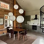 Elegant Lakeside House With Sauna & Jacuzzi فيلة