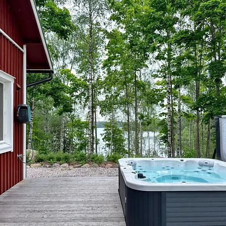 Willa Elegant Lakeside House With Sauna & Jacuzzi Lohja