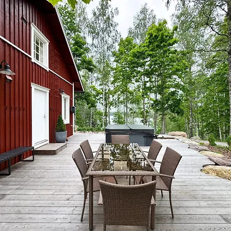 Elegant Lakeside House With Sauna & Jacuzzi Lohja