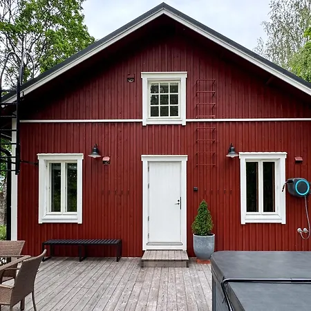 Elegant Lakeside House With Sauna & Jacuzzi Villa *