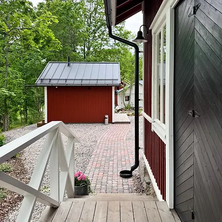 Elegant Lakeside House With Sauna & Jacuzzi Lohja