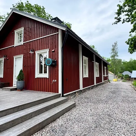 Elegant Lakeside House With Sauna & Jacuzzi Lohja