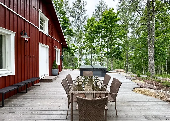 Elegant Lakeside House With Sauna & Jacuzzi Lohja