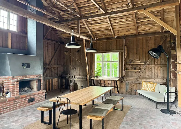 Villa Elegant Lakeside House With Sauna & Jacuzzi