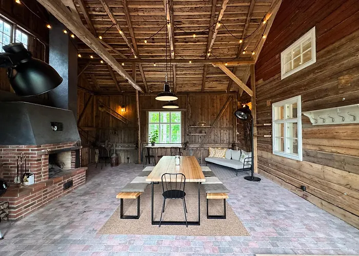 Elegant Lakeside House With Sauna & Jacuzzi 别墅