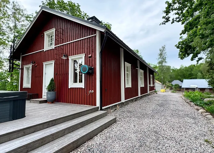 Elegant Lakeside House With Sauna & Jacuzzi Lohja