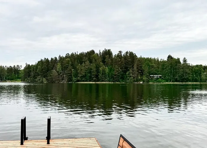 Villa Elegant Lakeside House With Sauna & Jacuzzi