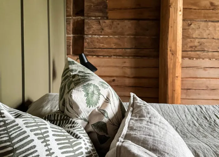 Elegant Lakeside House With Sauna & Jacuzzi 别墅 *