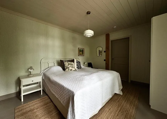 别墅 Elegant Lakeside House With Sauna & Jacuzzi