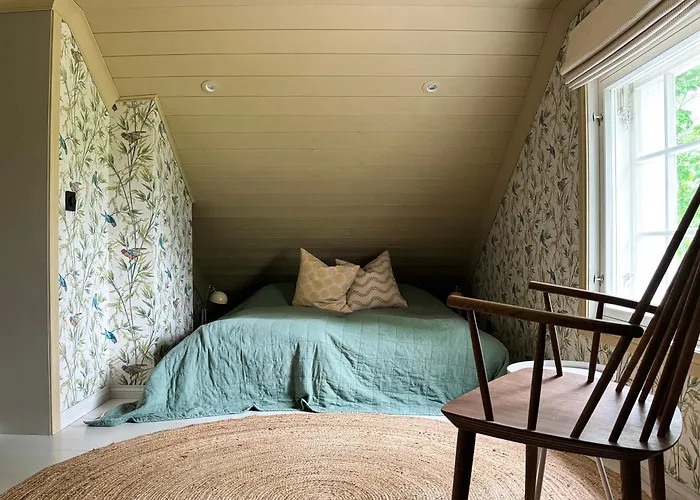 Elegant Lakeside House With Sauna & Jacuzzi *