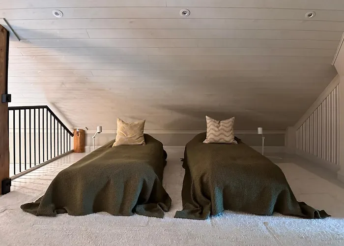 Elegant Lakeside House With Sauna & Jacuzzi *