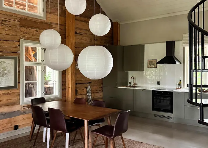 Elegant Lakeside House With Sauna & Jacuzzi 别墅