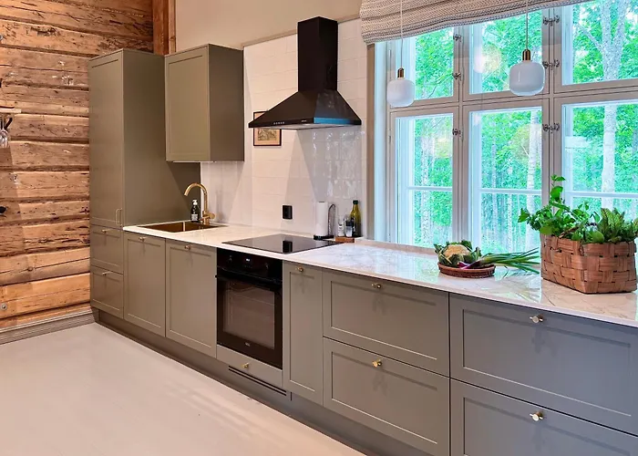 Elegant Lakeside House With Sauna & Jacuzzi