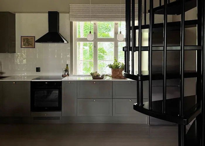 Elegant Lakeside House With Sauna & Jacuzzi 别墅 *