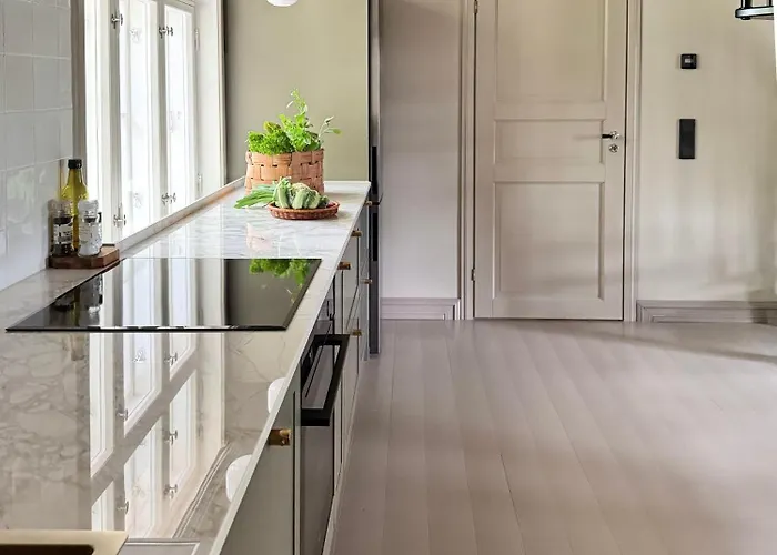 Elegant Lakeside House With Sauna & Jacuzzi Villa *